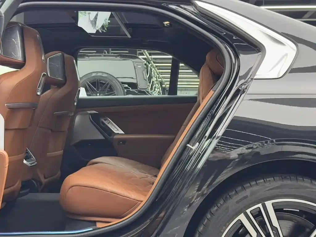 BMW BMW i7 2023 eDrive50L Premium M Sport Package — Фото автомобиля 7