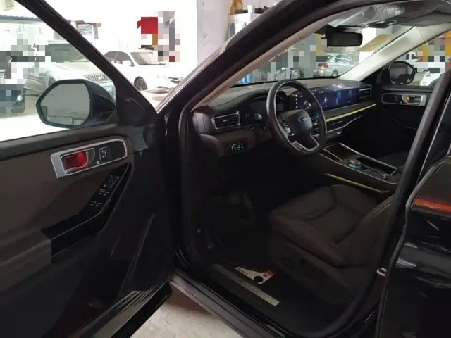Ford Explorer — Фото автомобиля 15