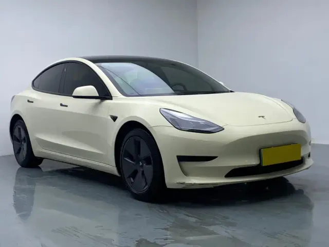 Tesla Model 3 — Фото автомобиля 3