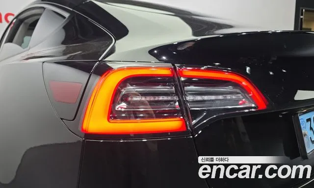 Tesla Model 3 — Фото автомобиля 8