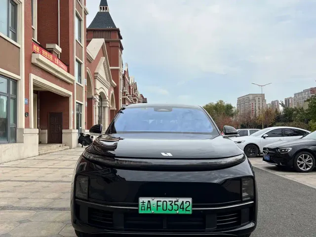 Li Auto L7 — Фото автомобиля 2