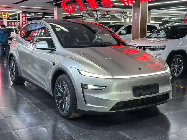 Tesla Model Y L — Фото автомобиля 2