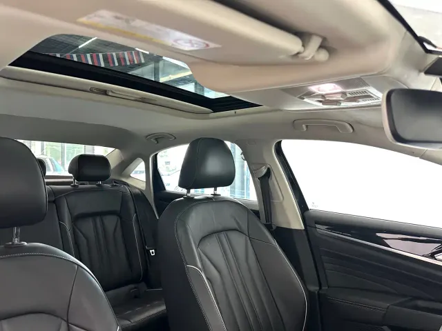 Volkswagen Passat — Фото автомобиля 11