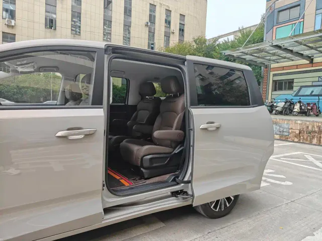 Wuling Starlight 730 — Фото автомобиля 11