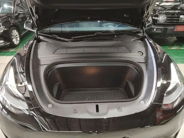 Tesla Model Y — Фото автомобиля 18