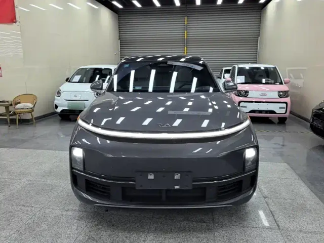 Li Auto L8 — Фото автомобиля 2