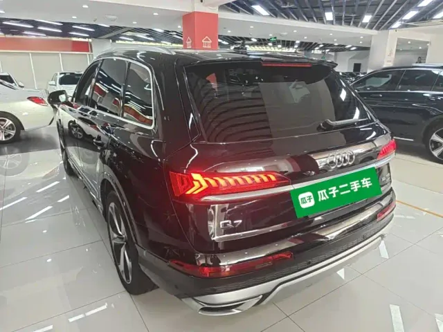 Audi Q7 — Фото автомобиля 4