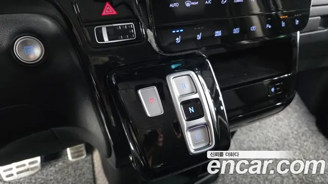 Hyundai Staria Staria 4WD Lounge 9 мест — Фото автомобиля 9