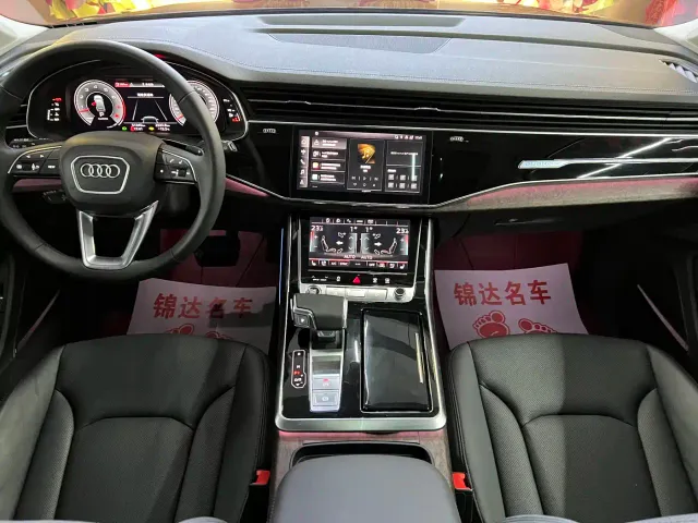 Audi Q7 — Фото автомобиля 9