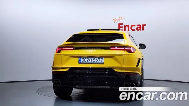 Lamborghini Urus — Фото автомобиля 3