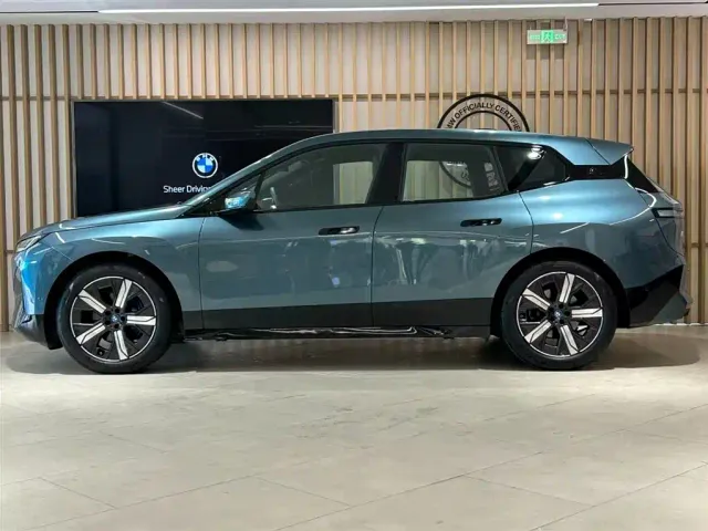 BMW iX — Фото автомобиля 7