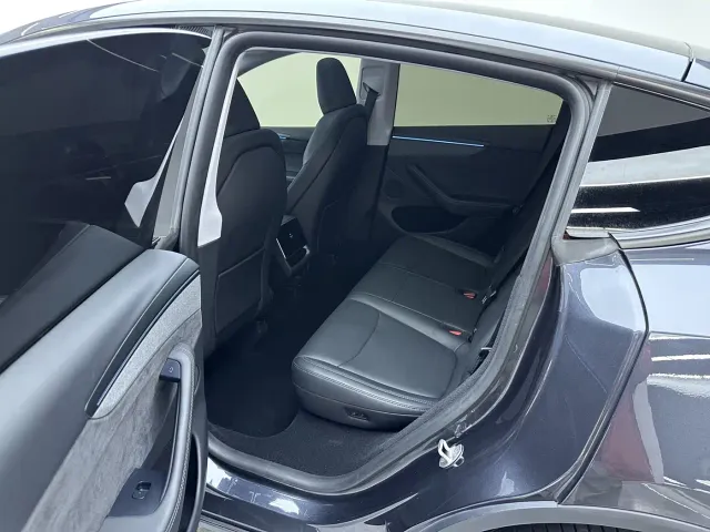 Tesla Model Y — Фото автомобиля 17