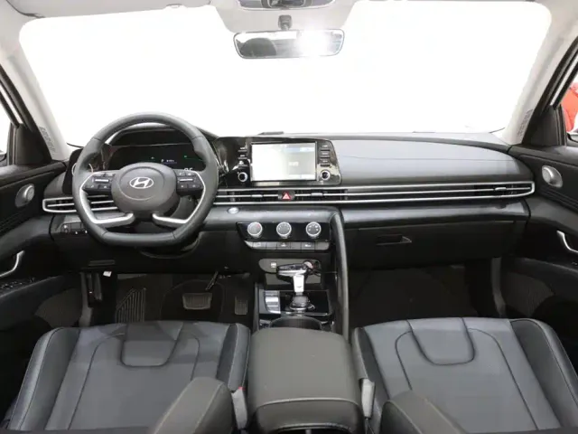 Hyundai Elantra — Фото автомобиля 12