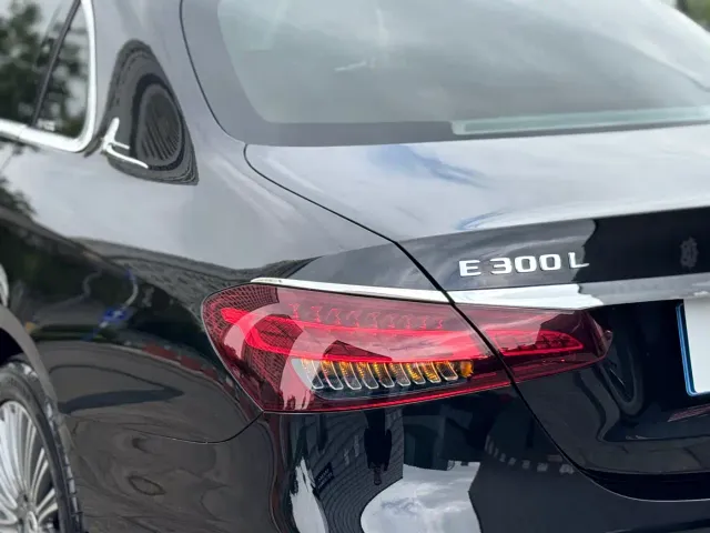 Mercedes-Benz E-Class — Фото автомобиля 18
