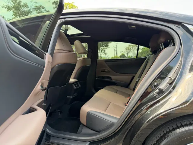 Lexus ES — Фото автомобиля 5