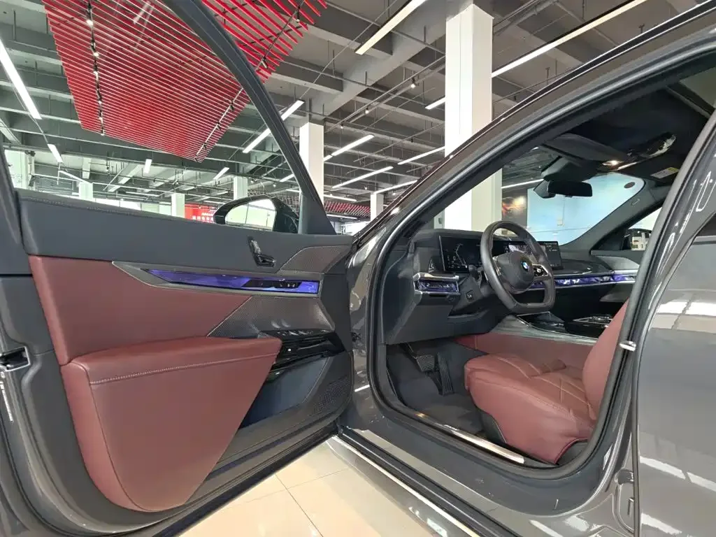 BMW BMW 7 Series 2023 Model 740Li Premium Luxury Package — Фото автомобиля 17