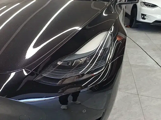 Tesla Model Y — Фото автомобиля 23
