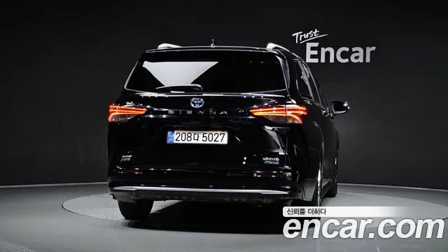 Toyota Sienna — Фото автомобиля 4