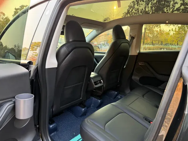 Tesla Model Y — Фото автомобиля 15