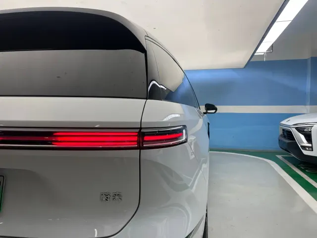 Nio ES8 — Фото автомобиля 9