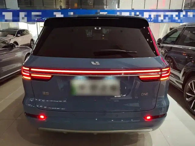 Li Auto ONE — Фото автомобиля 5