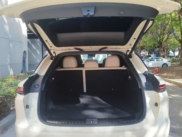 Li Auto i6 — Фото автомобиля 18