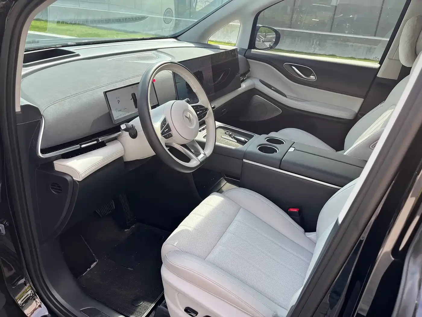 Voyah Auto Voyah Dreamer 2025 PHEV 4WD Kunpeng Premium Edition — Фото автомобиля 5