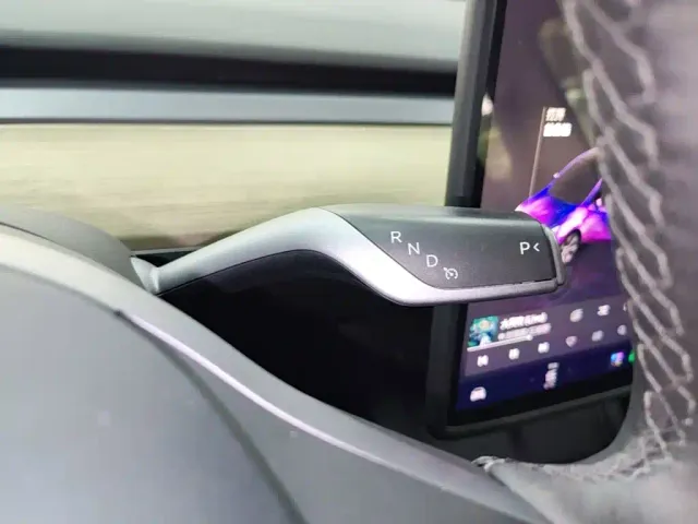 Tesla Model Y — Фото автомобиля 13