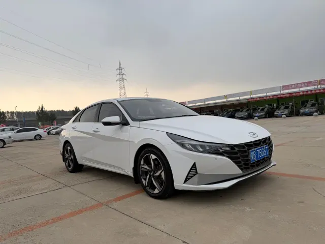 Hyundai Elantra — Фото автомобиля 3