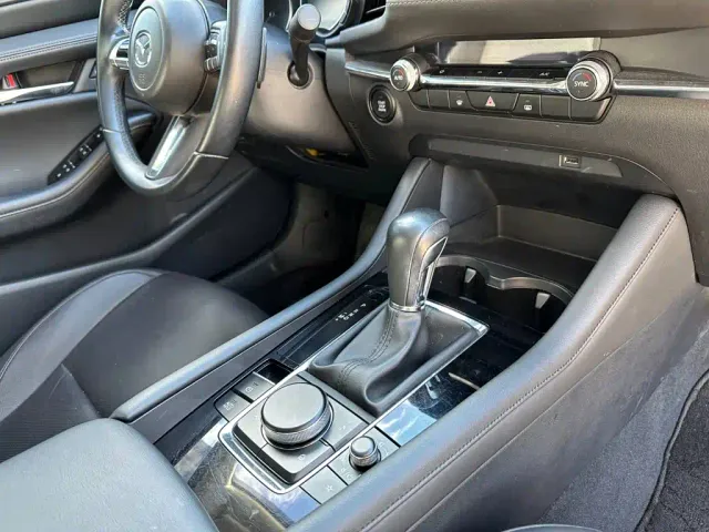 Mazda Axela — Фото автомобиля 17