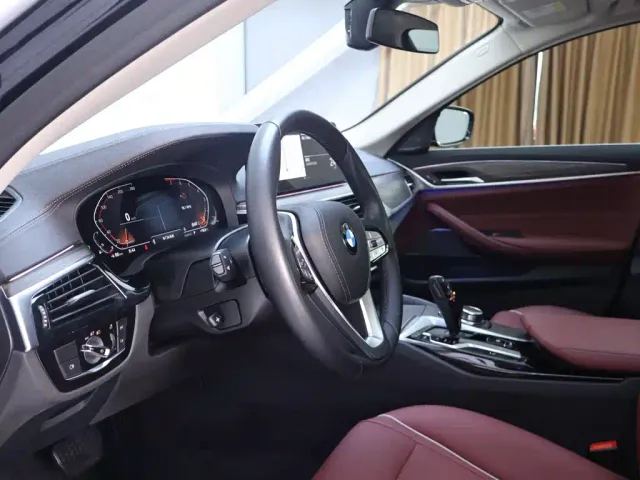 BMW 5 Series — Фото автомобиля 11