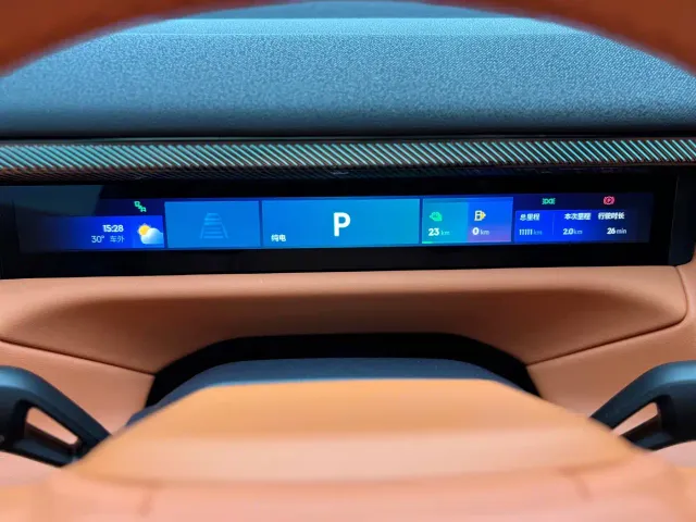 Lynk & Co 900 — Фото автомобиля 10