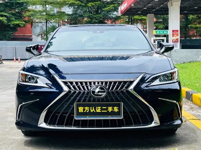 Lexus ES — Фото автомобиля 2