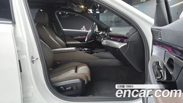 BMW 5 Series G60 — Фото автомобиля 16