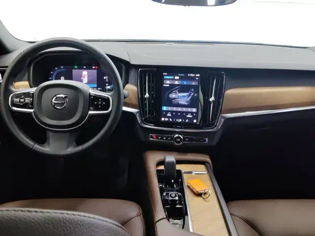 Volvo S90 — Фото автомобиля 12