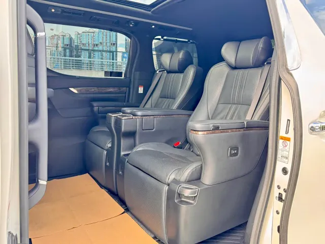 Toyota Alphard — Фото автомобиля 8
