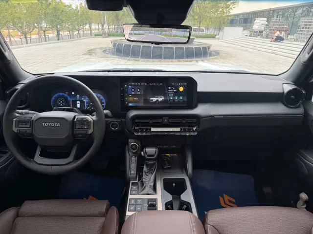 Toyota Prado — Фото автомобиля 12