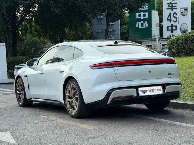 Shangjie Z7 — Фото автомобиля 4