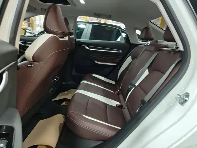 Geely Emgrand — Фото автомобиля 16