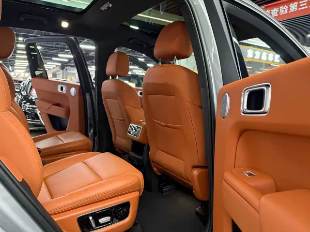 Li Auto L8 — Фото автомобиля 14