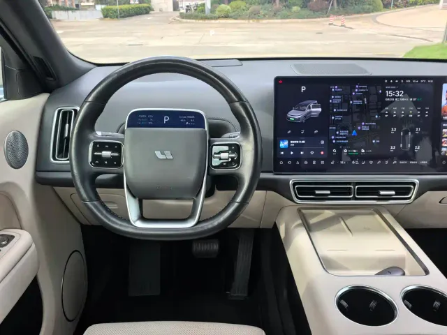 Li Auto L9 — Фото автомобиля 6