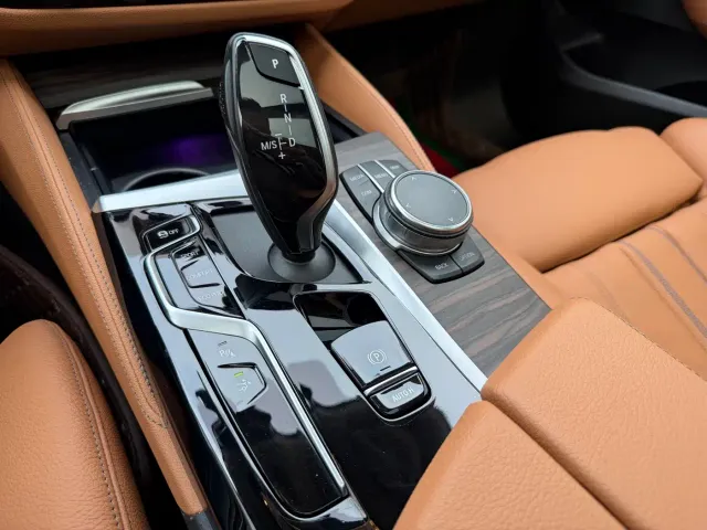 BMW 6 Series Gran Turismo — Фото автомобиля 12