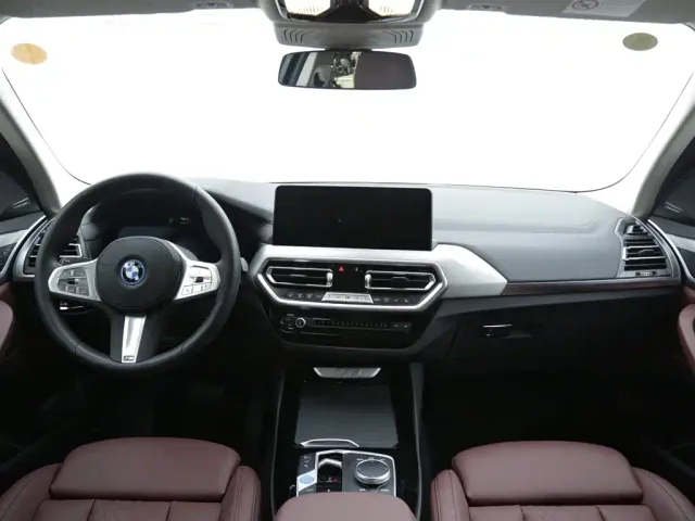 BMW iX3 — Фото автомобиля 7