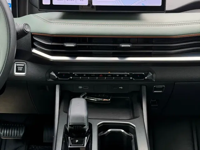 Geely Haoyue L — Фото автомобиля 16