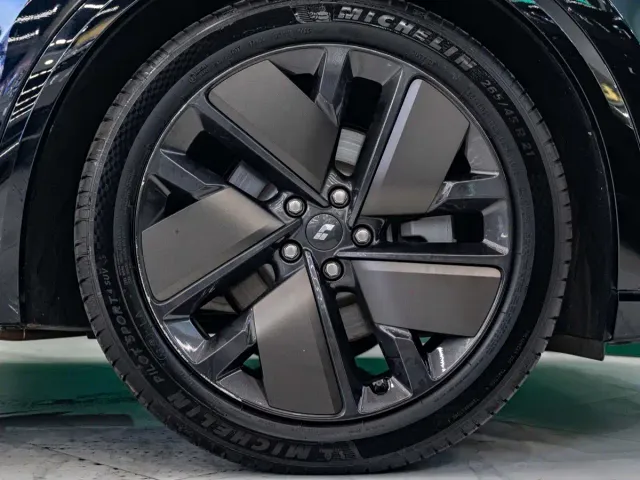 Li Auto L9 — Фото автомобиля 7
