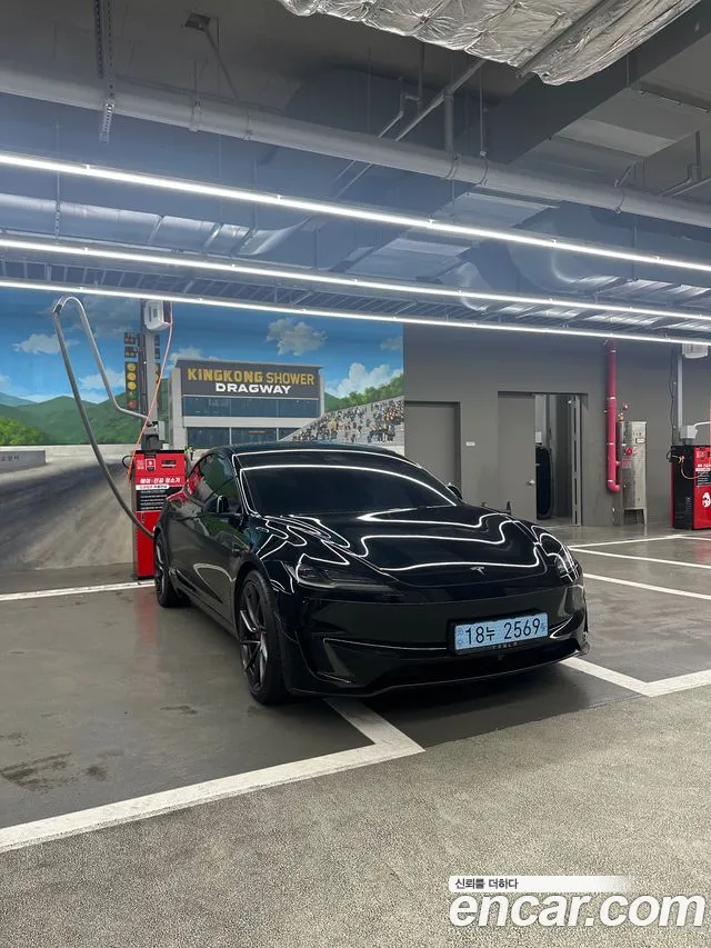 Tesla Model 3 — Фото автомобиля 5
