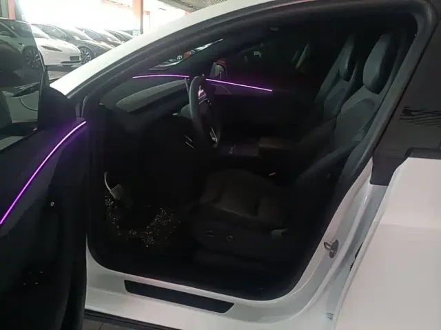 Tesla Model Y L — Фото автомобиля 15