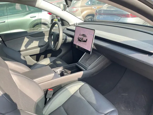 Tesla Model Y — Фото автомобиля 13
