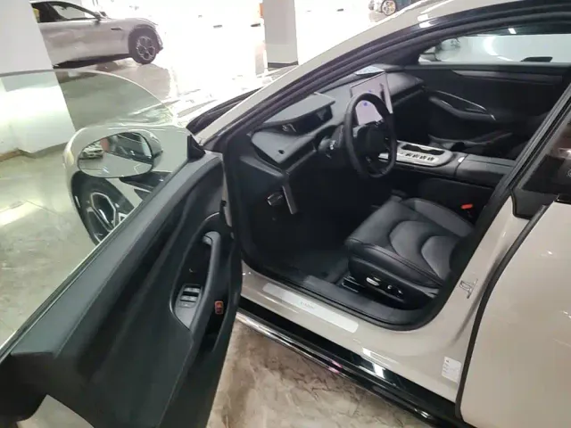 Xiaomi SU7 — Фото автомобиля 15