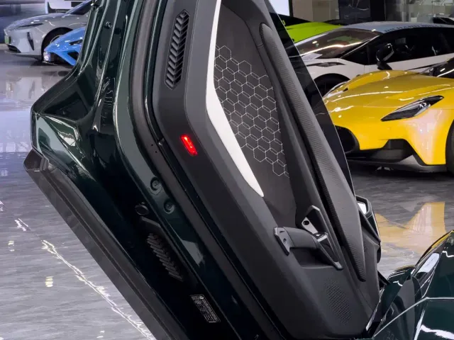 Lamborghini Revuelto — Фото автомобиля 16